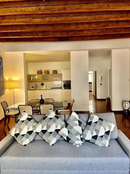 Il Portico. Charm Apartment, Vicenza Downtown. 0*,  Ιταλία